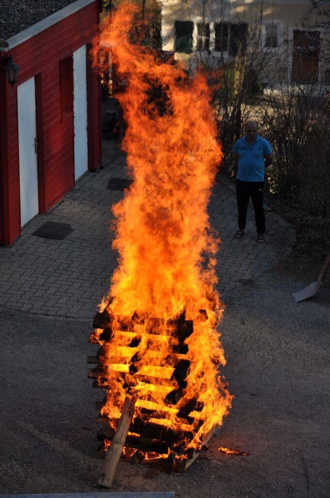 brennender Holzstapel